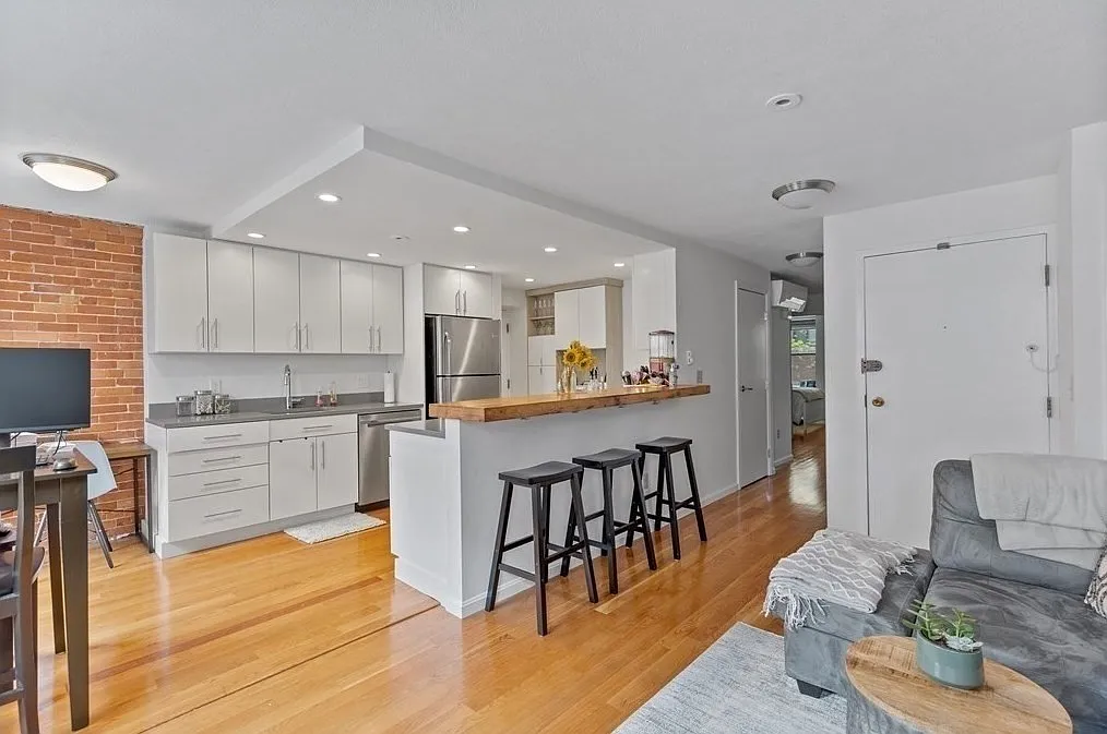 2 bed, 1.0 bath, 995 sqft, $4,500 — Photo 3
