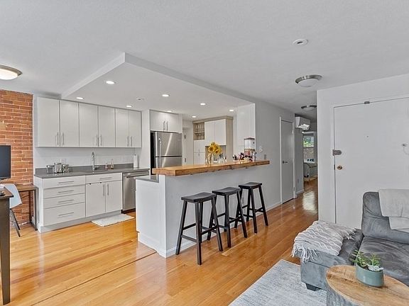 3rd image of 117 Fulton St Unit 2