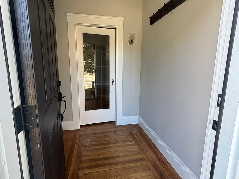 Warwick Ave — Photo 2