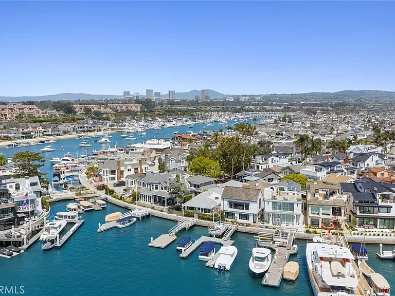 112 S Bay Front — Photo 44