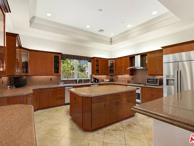 18047 Karen Dr — Photo 11
