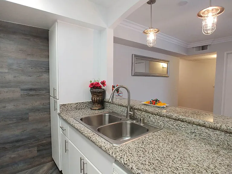 Villa De Adel Apts — Photo 168