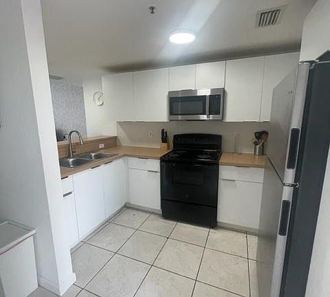4th image of 328 NW 12th Ave APT 1