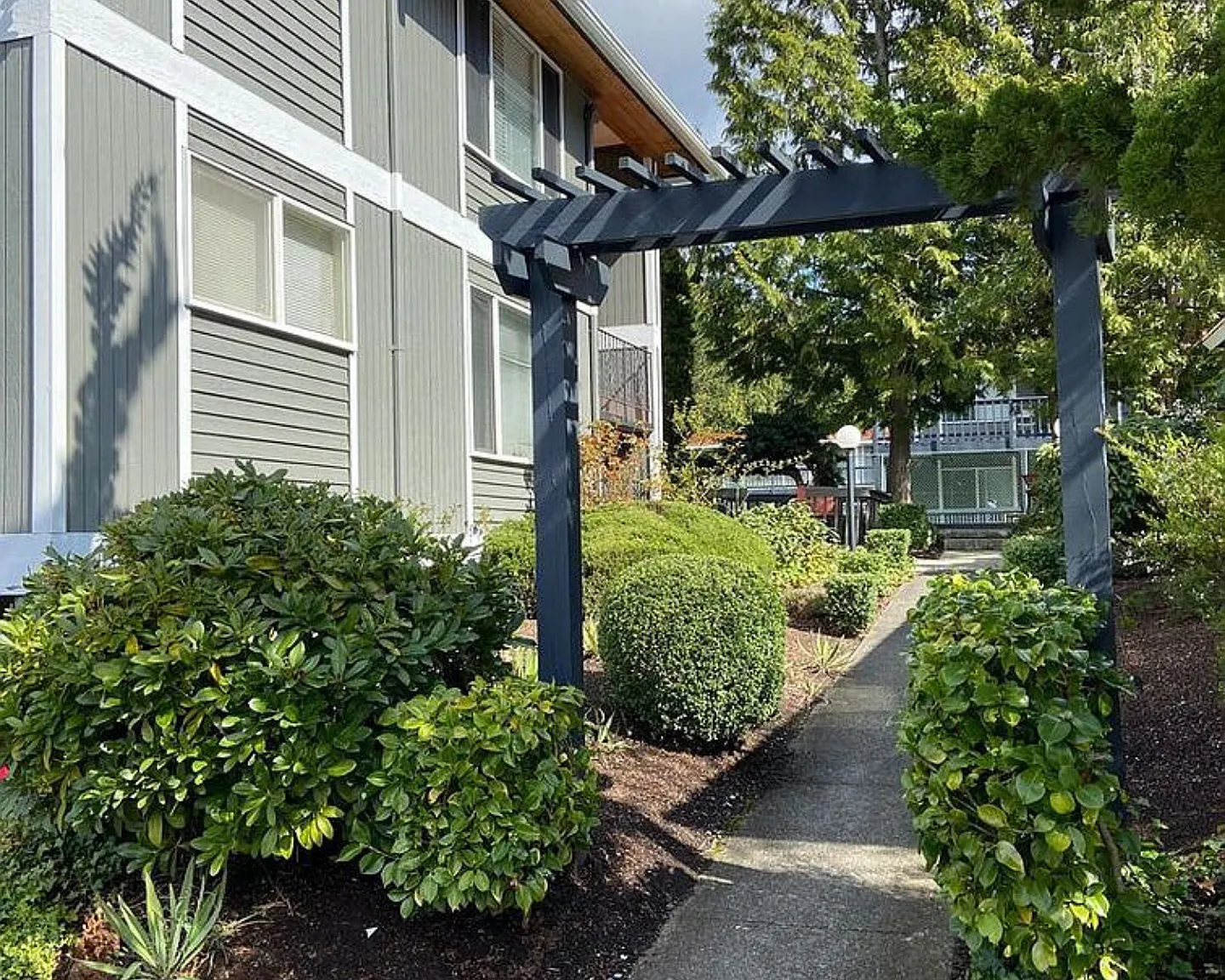 Village Gardens — Photo 1