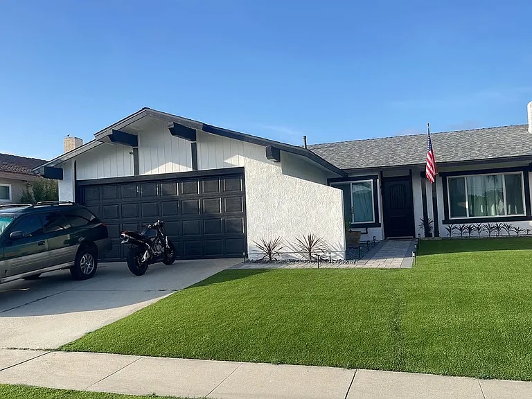 1020 E Harvest Moon St — Photo 1