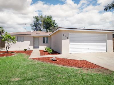 708 Delfino Ln, Bakersfield, CA, 93304