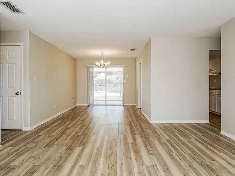 989 E Normandy Blvd — Photo 6