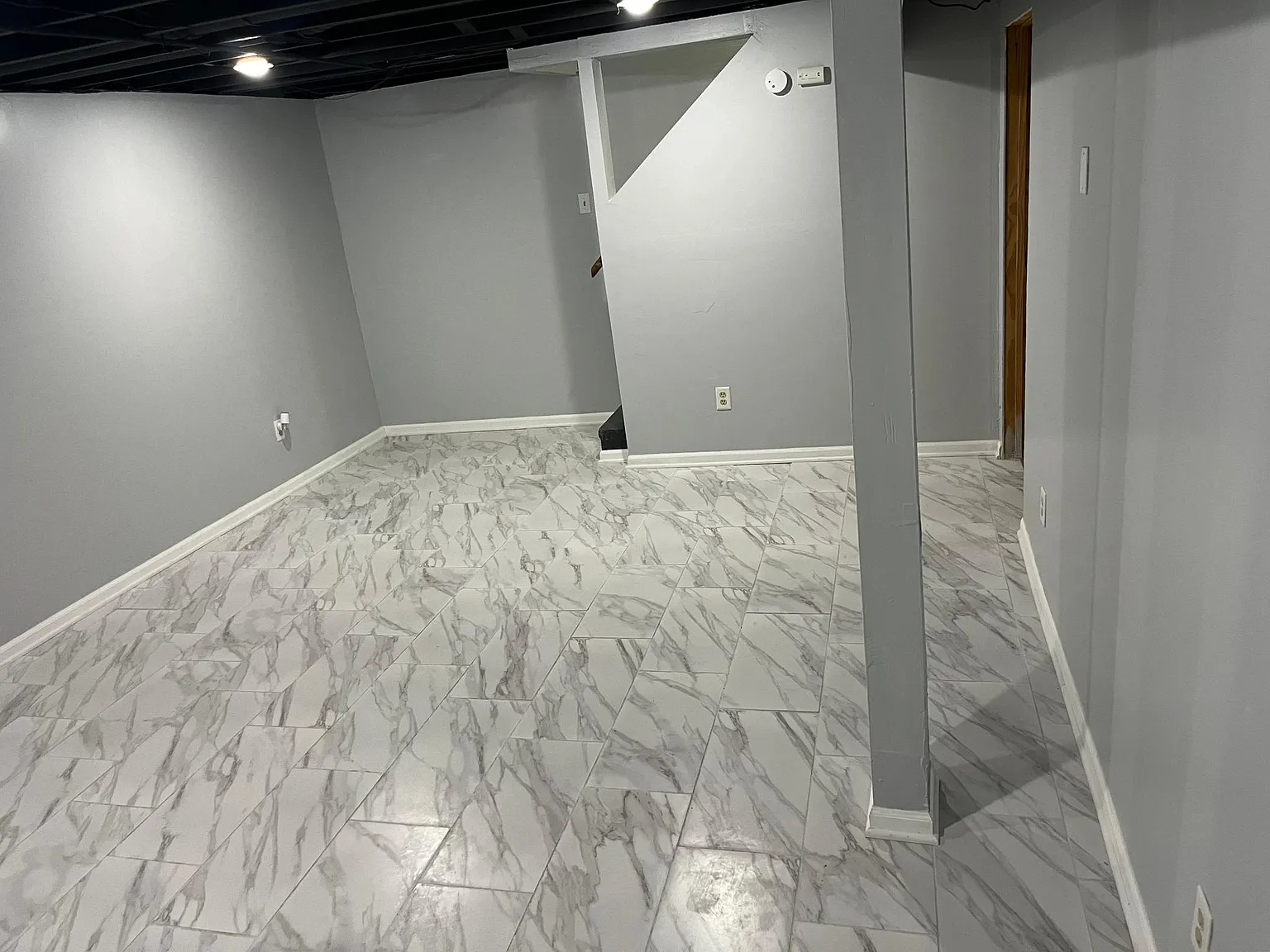 3 bed, 1100 sqft, $1,999 — Photo 2