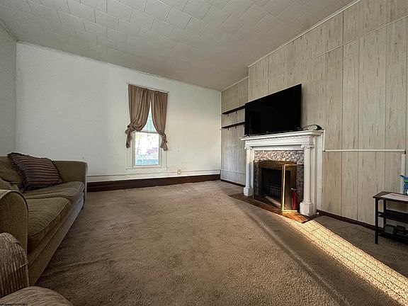 5th image of 214 Jackson St