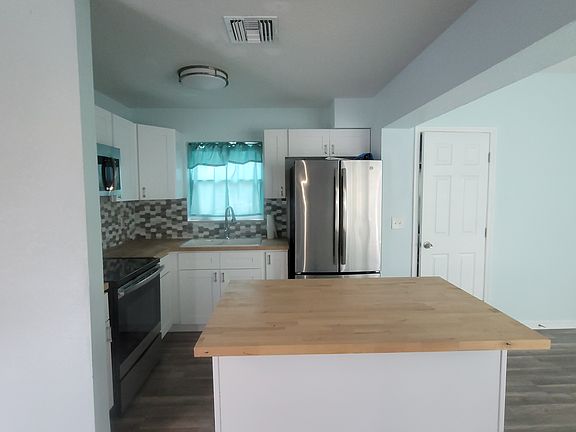 4th image of 513 Hollyhock Ln