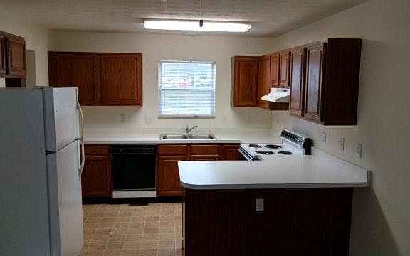 3rd image of 429 Sycamore Dr
