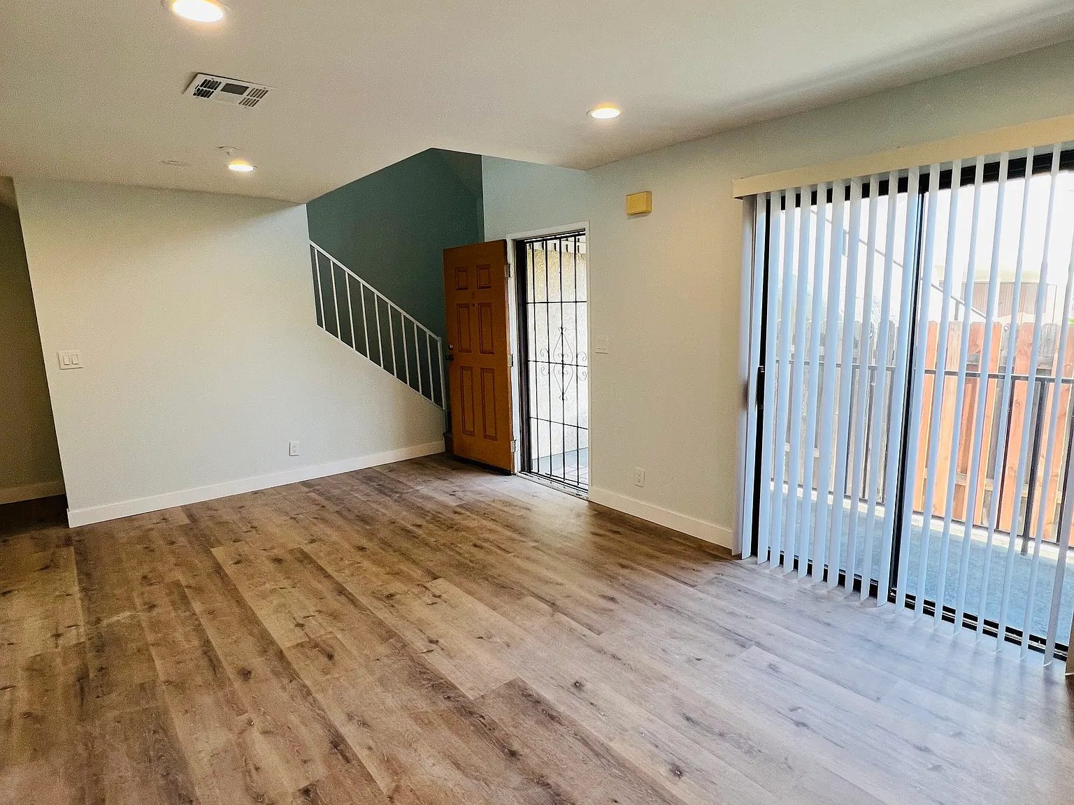 3 bed, 1100 sqft, $3,250 — Photo 4