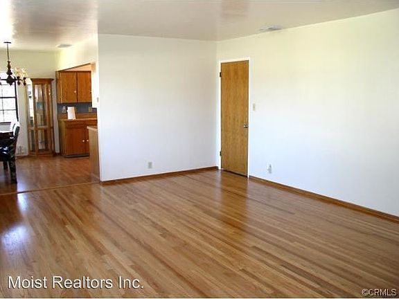 3rd image of 165 W Avenue L