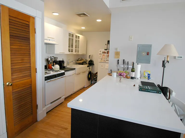 8 Mechanic St #1 — Photo 4
