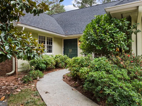 1559 Norwood Dr, Lilburn, GA 30047