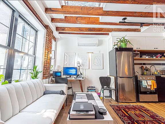5th image of 152 W 49th St APT 5C