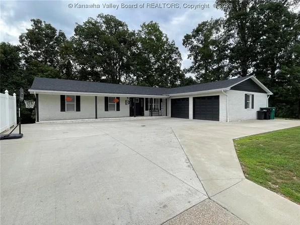 393 Spruce Ln, Poca, WV 25159