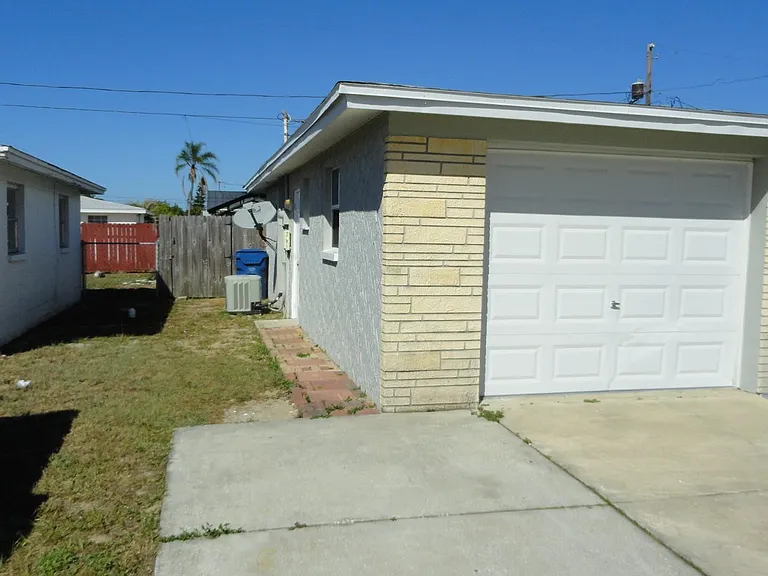 Cherrywood Dr — Photo 4