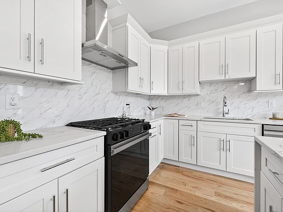 3rd image of 126 De Kalb Ave #2