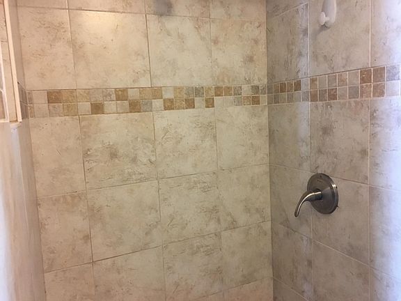 4th image of 578 Bloomfield Ave #1