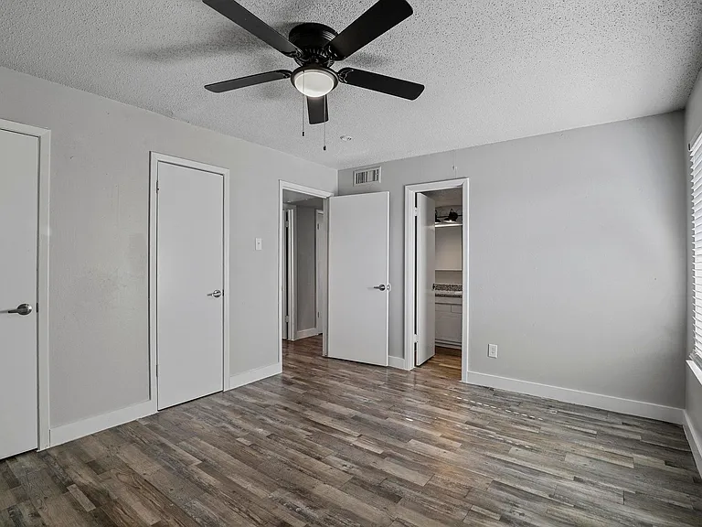 The Flats on Handley — Photo 40