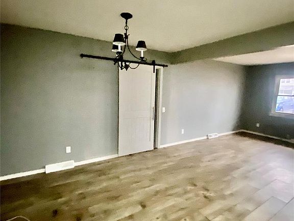 2nd image of 134 Roberts St