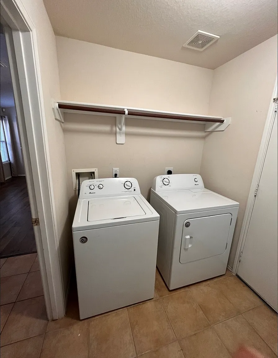 3 bed, 1609 sqft, $2,000 — Photo 2
