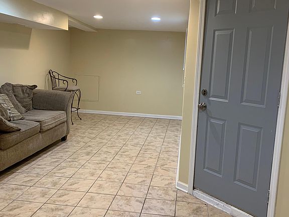 3rd image of 842 N Francisco Ave