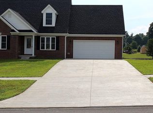 918 Shelton Rd, Radcliff, KY 40160