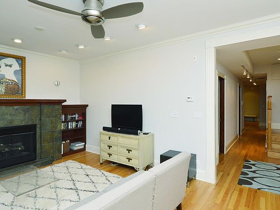 4th image of 7714 N Paulina St #G