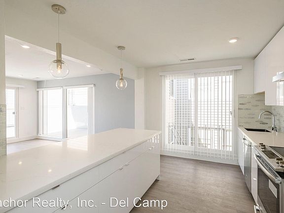4th image of 2635 Sacramento St APT 7