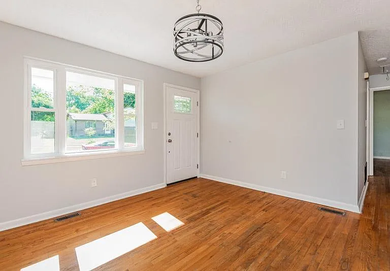 9102 Maiden Ct — Photo 5