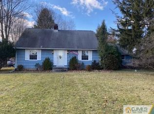 580 Village Rd W, West Windsor, NJ 08550