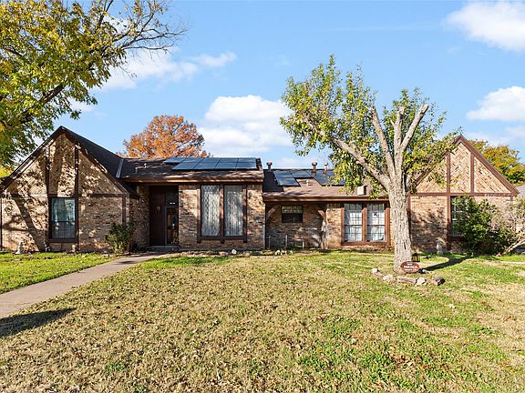 3rd image of 2533 Woodlake Dr