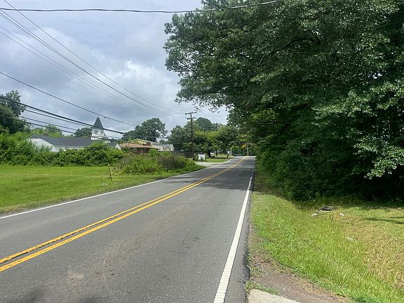 4th image of 2610 Riddle Rd