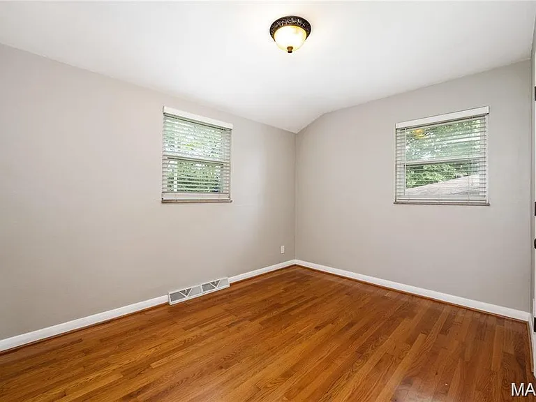 9731 Twincrest Dr — Photo 10
