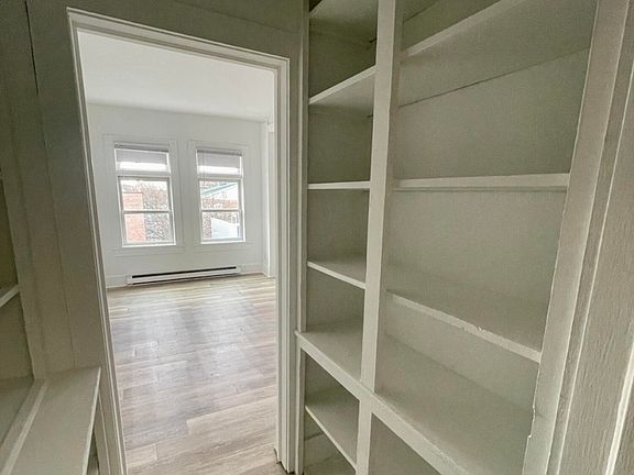 3rd image of 230 Joslen Blvd