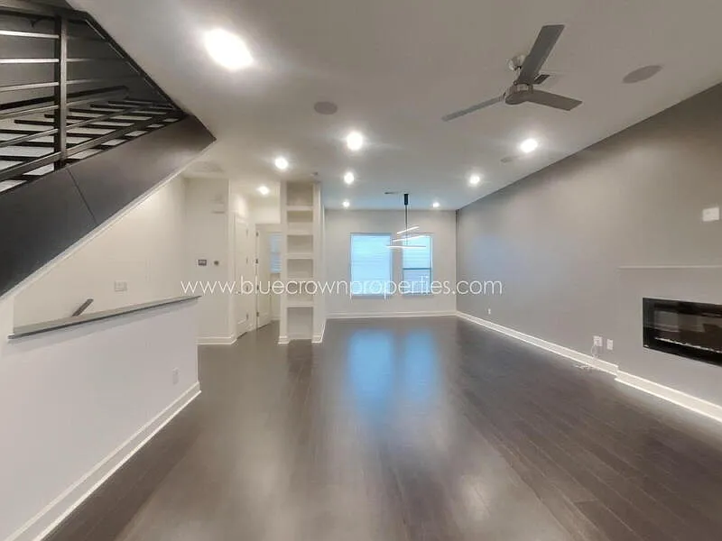 2 bed, 2.5 bath, 2046 sqft, $3,190 — Photo 2