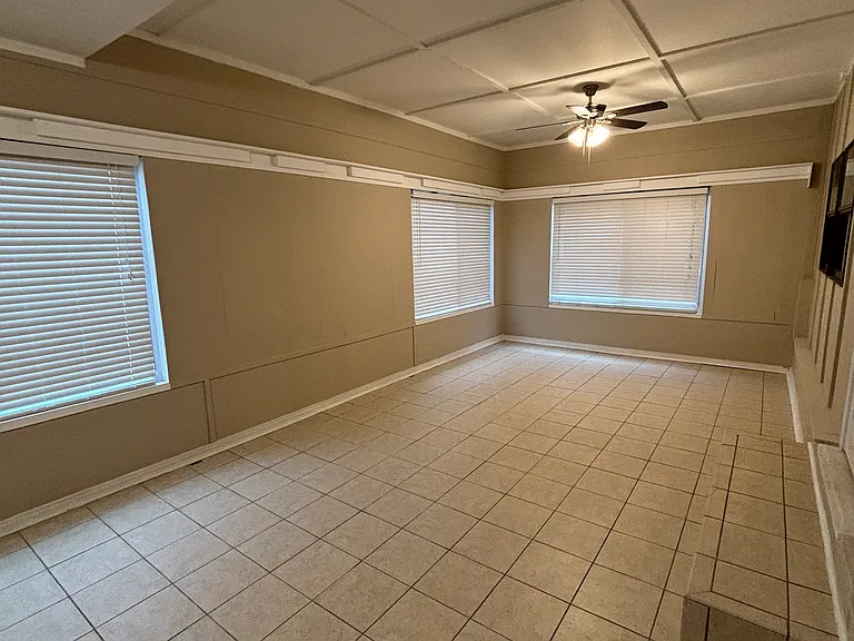 322 E Lee Ave — Photo 17