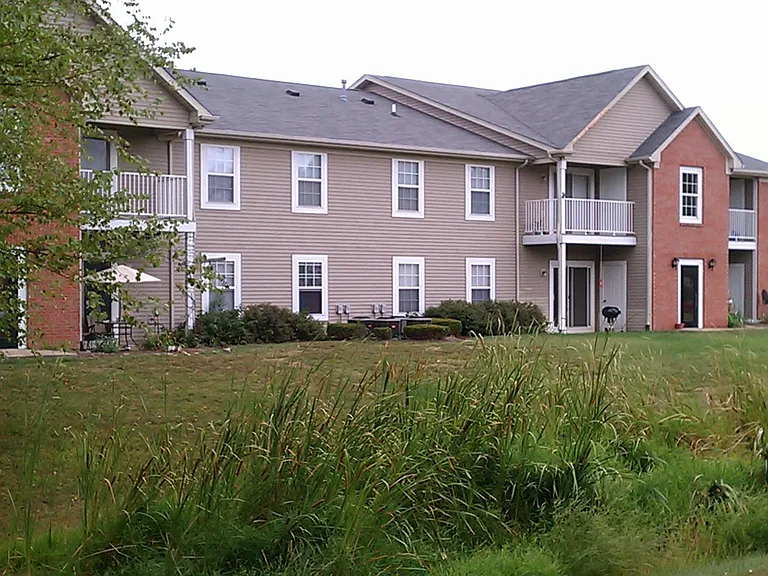 185 - COUNTRY VIEW APARTMENTS — Photo 3