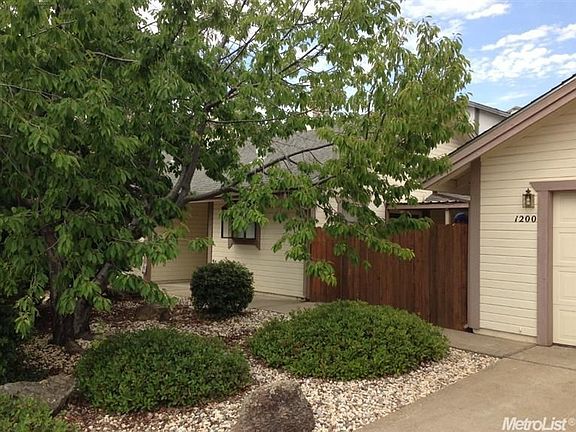 2nd image of 1200 Saddle Ct