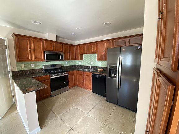 2nd image of 423 S Johnson Ave S #423