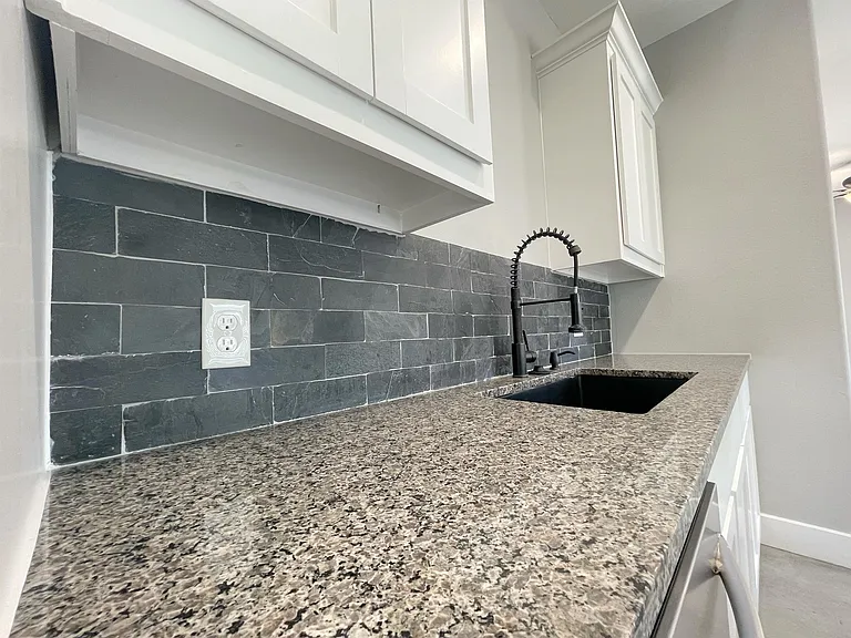 1215 Oak Dr #103 — Photo 16