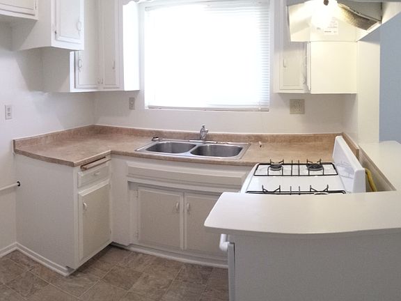 4th image of 15357 Bellflower Blvd APT 32