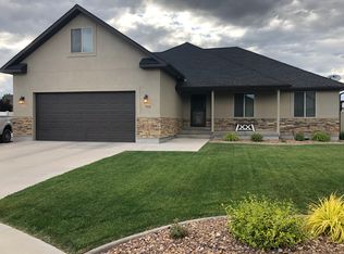 794 S Joshua St, Naples, UT 84078