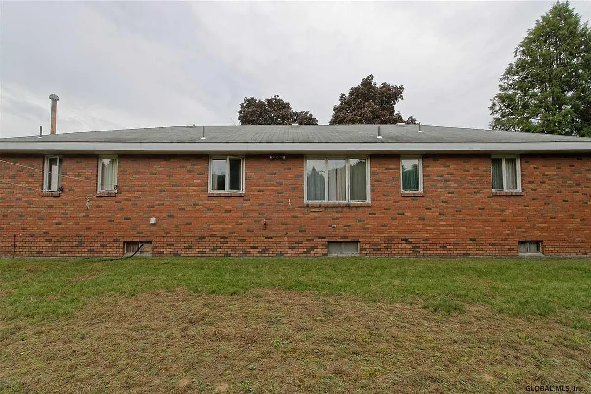 Building Photo - 10 Alfred Dr E