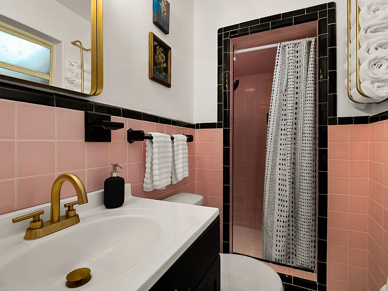 Primary Bedroom has private en suite bathroom with shower.