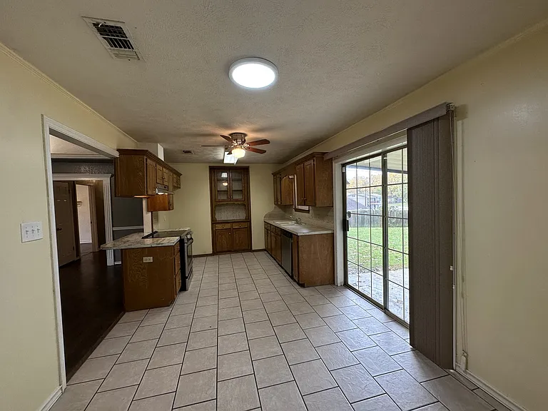 3811 Elizabeth St — Photo 15