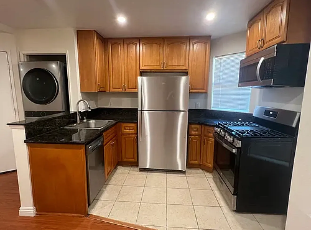 2 bed, 2.5 bath, 900 sqft, $2,650 — Photo 4