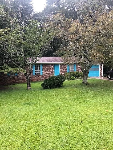 380 Amberwood Dr photo 1